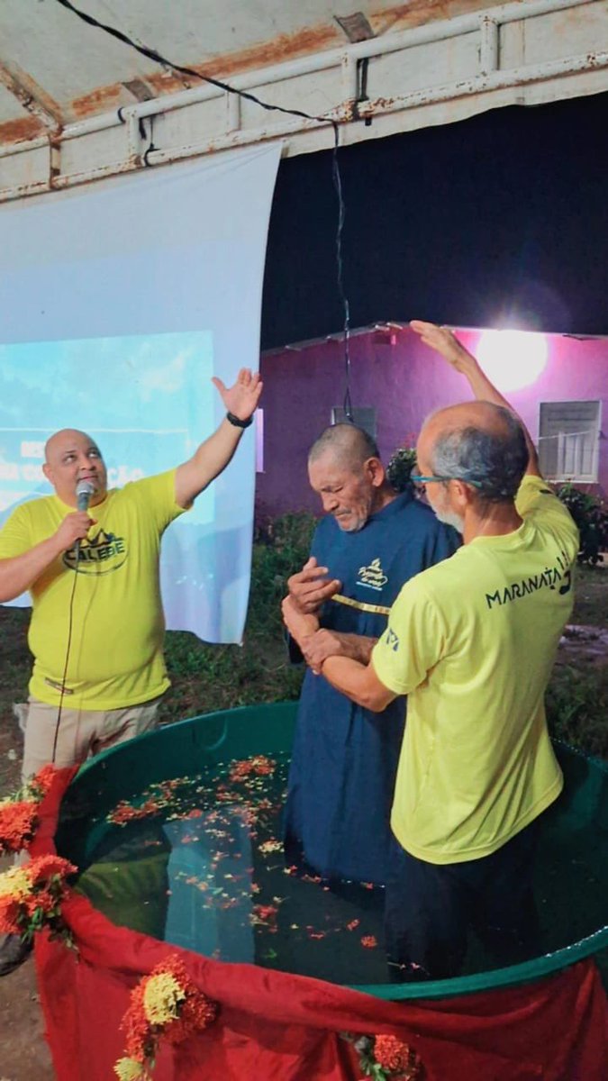 pr_israelelias's tweet photo. Está noite tivemos mais uma igreja plantada na Cidade de Boa Vista do Ramos /AM dezenas de almas foram batizadas para glória de Deus !! #AAmar #UNoB Escolhidos para missão https://t.co/ybcDCm44VY