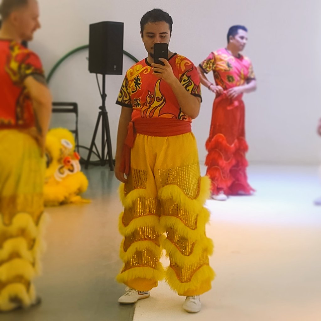 LowKey_21's tweet image. Creo que nunca había enseñado esto por Twitter pero aquí tengo algunas fotitos y vídeos de mis entrenos y actuaciones por si a alguien le interesa verlo.

Alguna vez han visto a un canario bailando león chino?👀👹