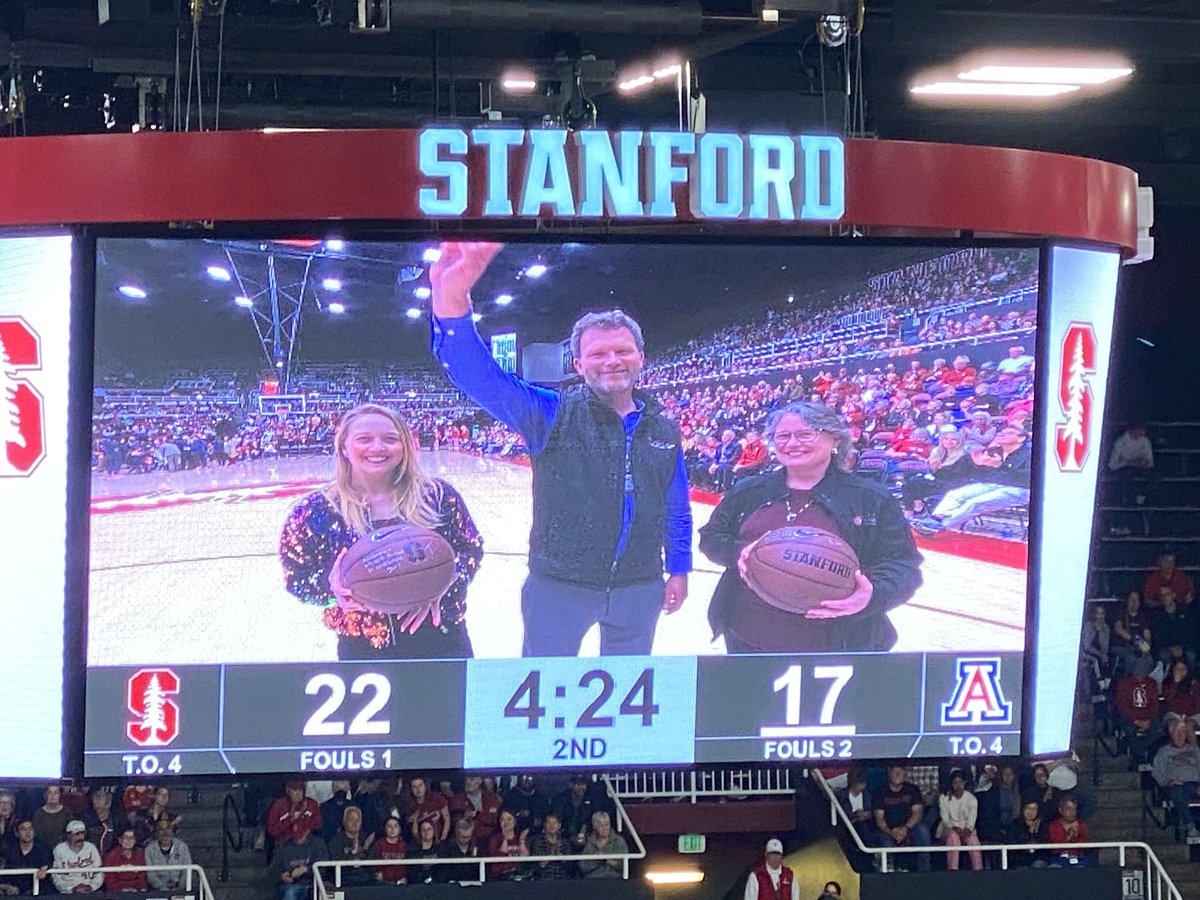 Thank you to @StanfordMed and @GoStanford for Organ Donor Appreciation night at the @Stanford Women's basketball game recognizing donor impact on recipients who live life to the fullest and the nurse coordinators who make the transplants happen. @StanfordSurgery @StanfordAbdTxp