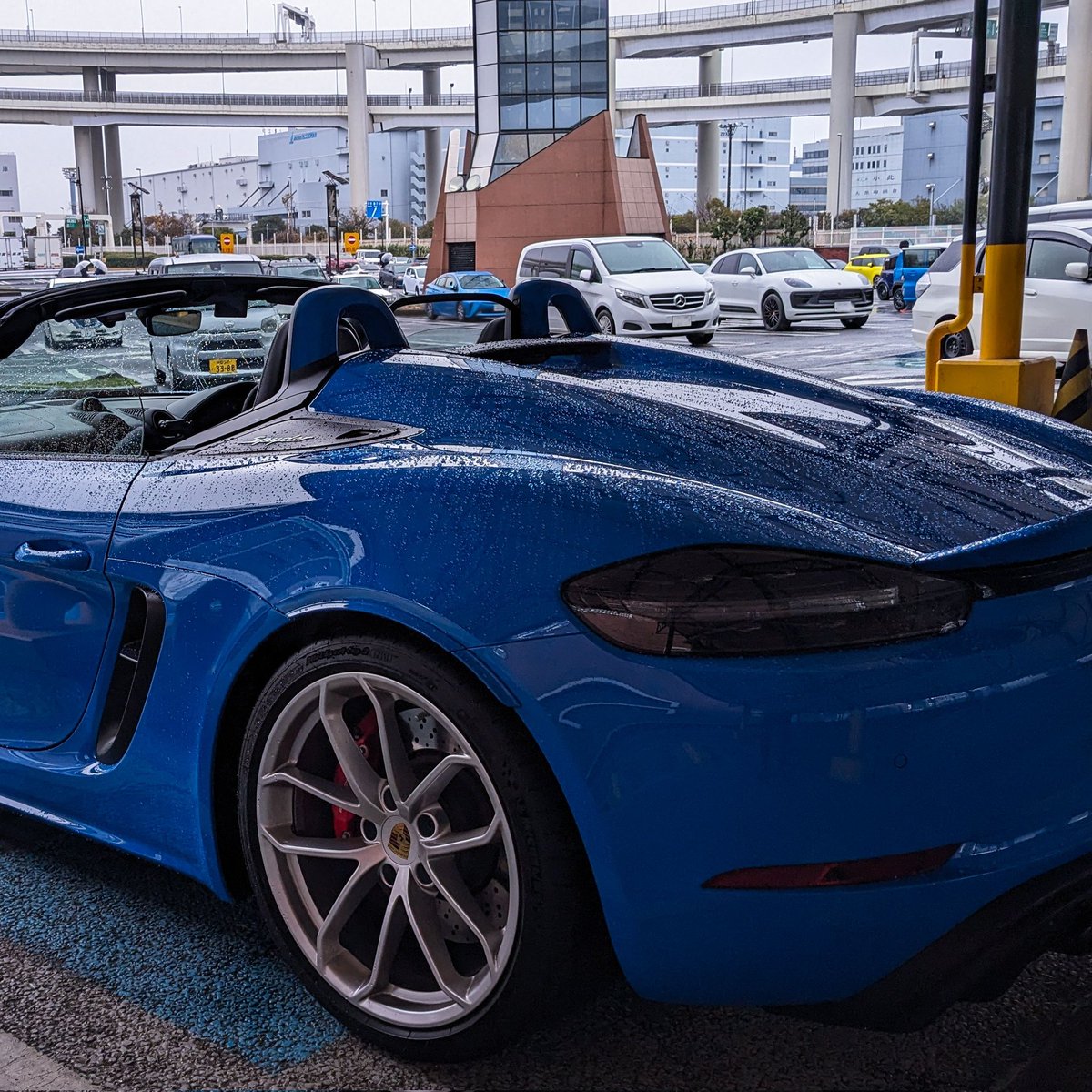 kito401's tweet photo. 予報より早い雨
ウエットもスリリングで楽しい
#Porsche #ポルシェ #718Spyder #CUP2 https://t.co/cUtshjCRJ2