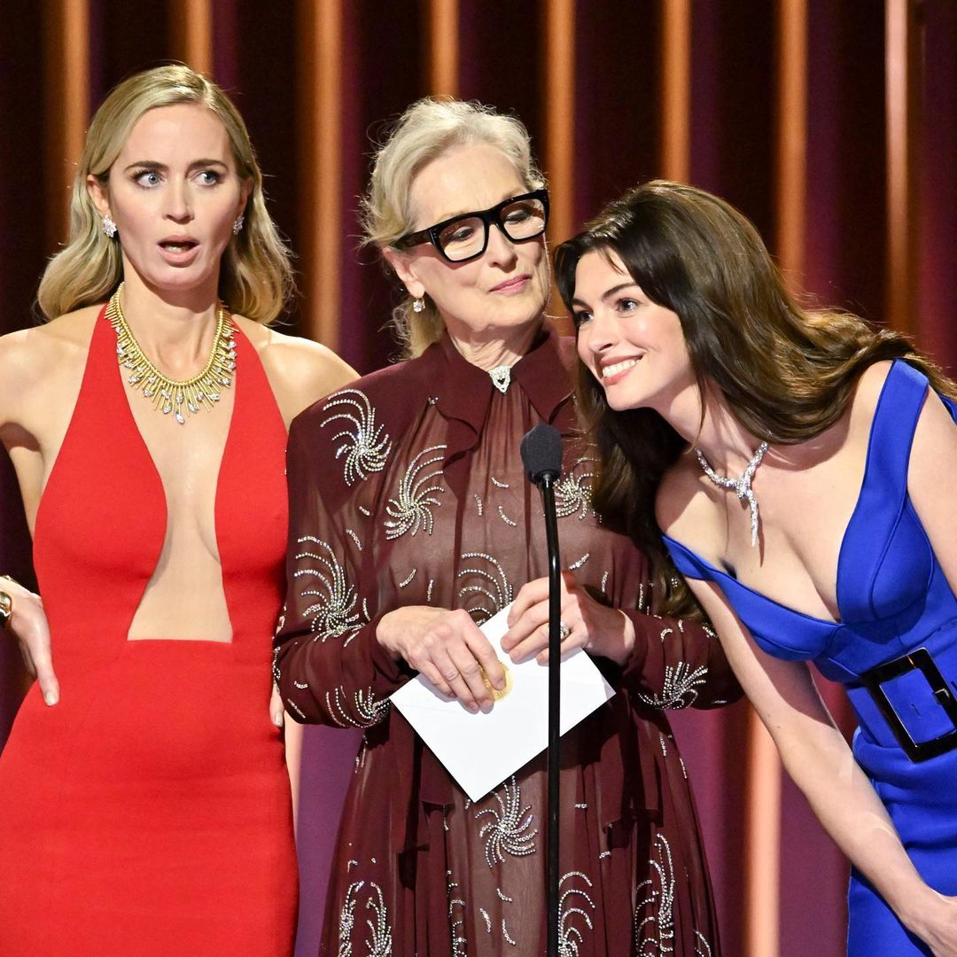 #MerylStreep, #AnneHathaway y #EmilyBlunt se reencontraron durante los #SAGAwards y automáticamente la noche se hizo más bonita ✨

"El Diablo viste a la Moda" por siempre en nuestros corazones ♥️