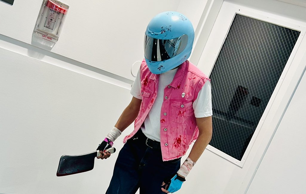 kevin_slayer_'s tweet image. Some biker shots from when i went to creepiecon
#hotlinemiami #cosplay