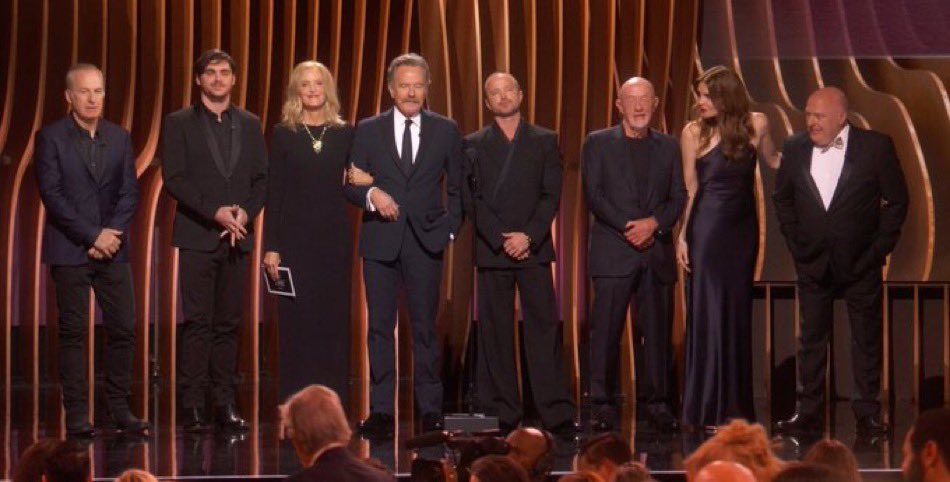 DiscussingFilm's tweet image. ‘BREAKING BAD’ cast reunite at the SAG Awards.