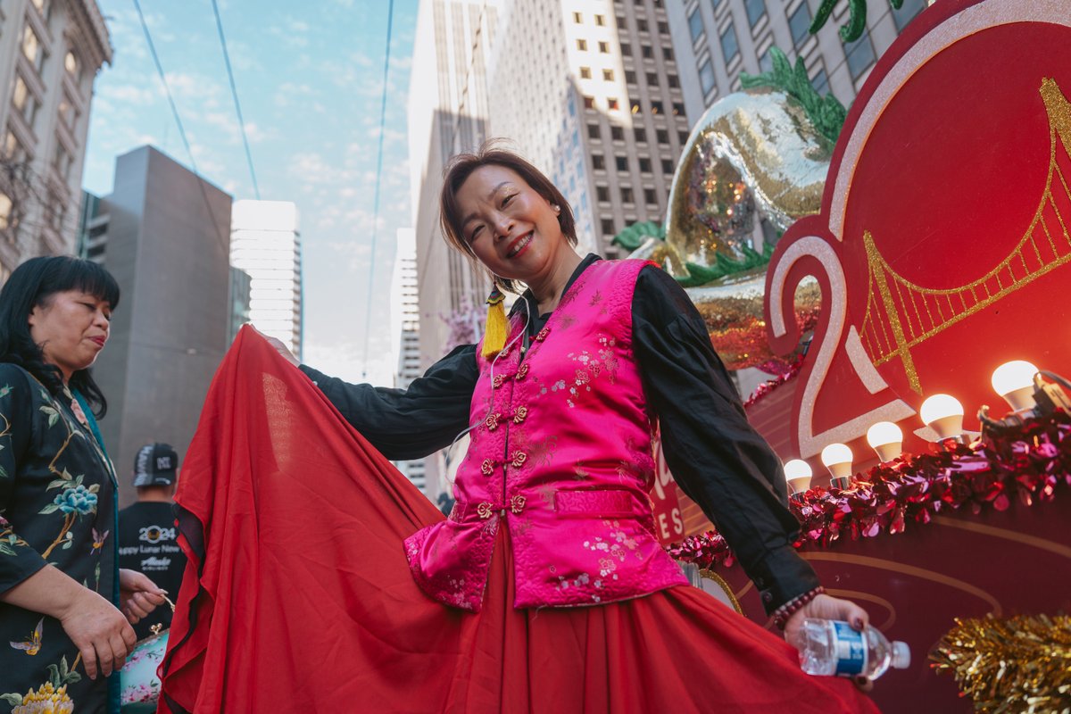 Thousands flocked to San Francisco’s Chinatown to celebrate Chinese New Year. The day began with a festival of live music, crafts, food vendors and merchants that stretched down Grant Avenue. Read more → sfchronicle.com/bayarea/articl… 📷: @stephenlamphoto and Michaela Vatcheva