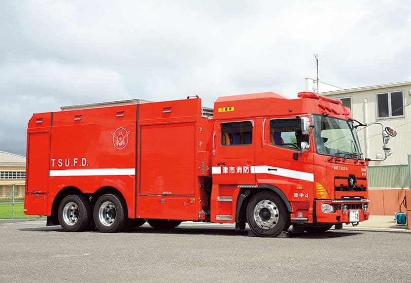 津消式の8000L水槽車】 「津消式」と呼ばれる独自規格の車両を導入