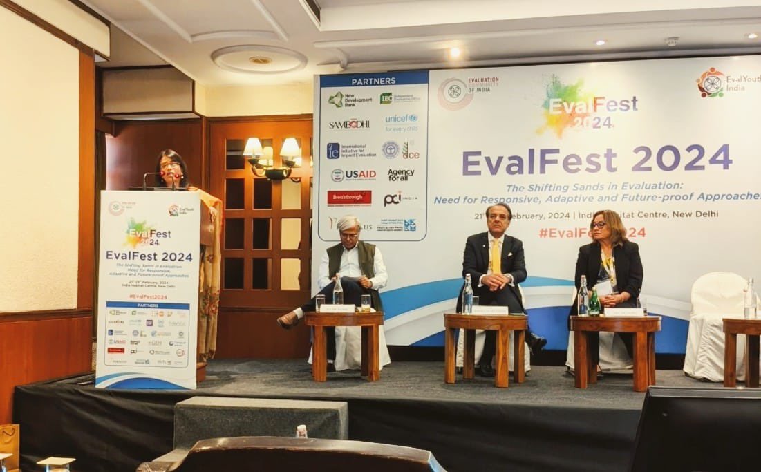 A monumental wrap at EvalFest 2024's Closing Ceremony sparked a global dialogue on knowledge exchange, transformative change, and responsive evaluation. A special highlight was Sanyukta Samaddar's impactful presentation on localizing SDGs in India. #Evaluation #EvalFest2024