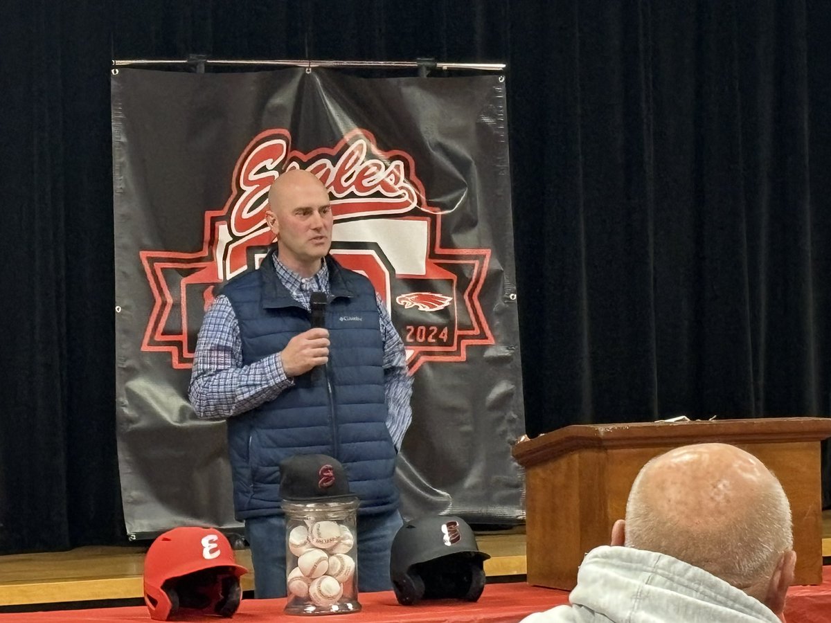 What an honor it was to get to have Oakdale legend <a href="/bdhoward12/">Brad Howard</a> come back and speak at our 2024 Leadoff Banquet! Some great stories and words of encouragement for our 2024 Oakdale Eagles!! Thank you Brad!!