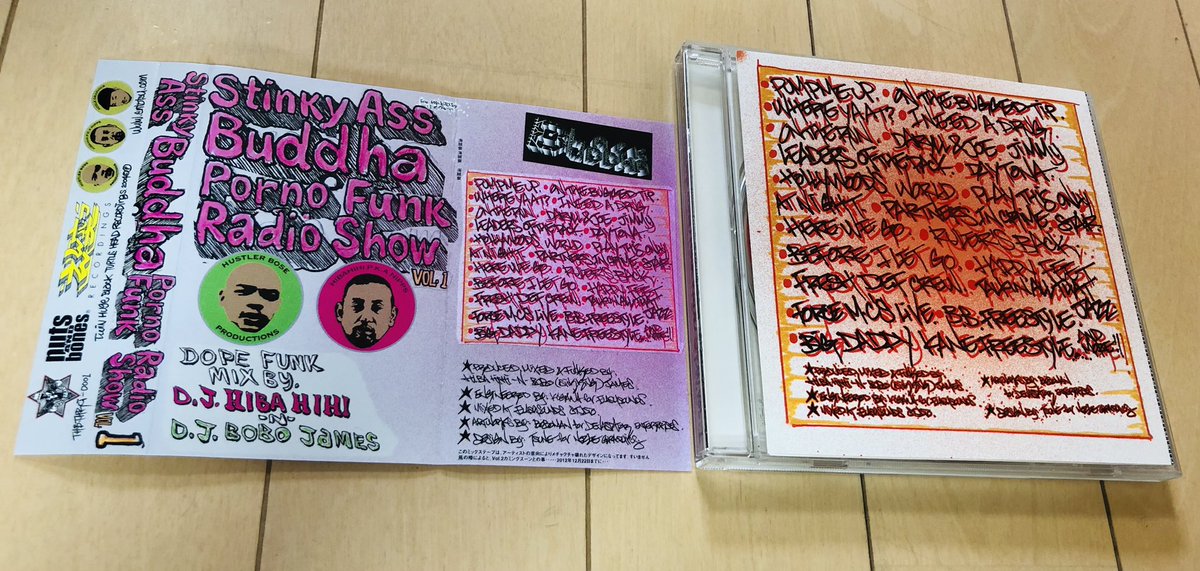 VinylDealerBB's tweet image. #DevLarge と #Nipps の架空ラジオプログラム(ミックスCD)は全4作品がリリースされてますが、ミックステープ版も存在するのはVOL.1のみ。テープが90分弱、CDは74分でテープの方が長いんで、テープこそが完全版！両方揃えてこそのブッダマニア(ILLSON)と言えるはず。。#BuddhaBrandを止めるな