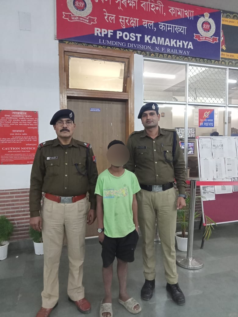 #Operation_Nanhefariste
<a href="/RPF_INDIA/">RPF INDIA</a>
<a href="/RailMinIndia/">Ministry of Railways</a>
<a href="/zscrnfr/">ZSCRNFR</a>
<a href="/drm_lmg_nfr/">मं.रे.प्र.लामडिंग, पू.सी.रेलवे / DRM LUMDING NFR</a>
<a href="/rpfpckyq/">RPF post Kamakhya</a> 
On 24.02.2024 RPF NFR LMG Div. team of KYQ rescued 01 minor boy from Kamakhya Railway station. The boy to be handed over to the Superintendent of Vagrant Home for boys, GHY for further N/A.