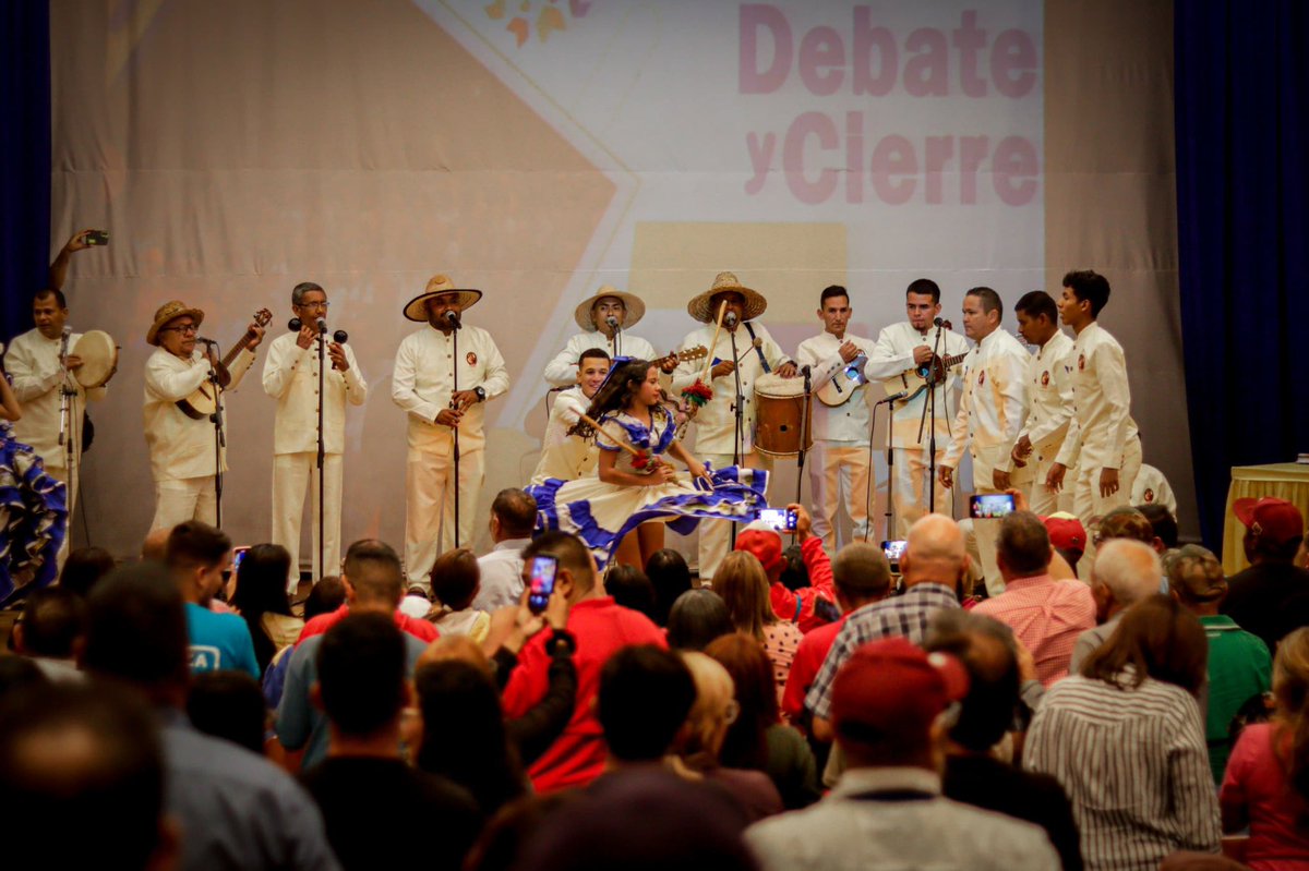 LuisJonasReyes's tweet photo. Acompañamos la entrega de las propuestas que han surgido a lo largo y ancho de nuestro estado Lara de las 7 transformaciones presentadas por nuestro Presidente @NicolasMaduro. Asambleas que contaron con la presencia de distintos sectores sociales con nutrida participación y excelentes aportes