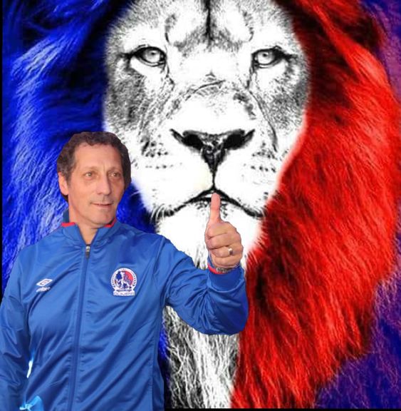 MauPortilloHN's tweet photo. Después de un destello esperanzador, (más para aficionados) y quizá para algún sector de la prensa (incluyéndome)  se pensó que este era el tiempo para que Motagua arrebatara el invicto a Olimpia, pero decía otro por allá, "le están tocando las barbas al león". 
Como diría mi abuela "dicho y hecho", Olimpia, se  agiganta, no solo por su imbatibilidad, sino por una paternidad absoluta sobre cualquiera que se le ponga enfrente. En el Caso de Motagua, de los últimos 10 partidos son 9 victorias, un empate. 
Hoy ruge fuerte y  ahuyenta cualquier asomo de debilidad en el torneo. 
Los enemigos hablarán de poco brillo, otros de encerrar y esperar para ir al ataque. De cualquier manera en la era moderna, estas viendo un equipo de época.
Estas viendo un equipo que roza al mejor de todos los tiempos.
¿Qué debe superar? 
Mi respuesta es : Seguir Superándose a ellos mismos mismos.
