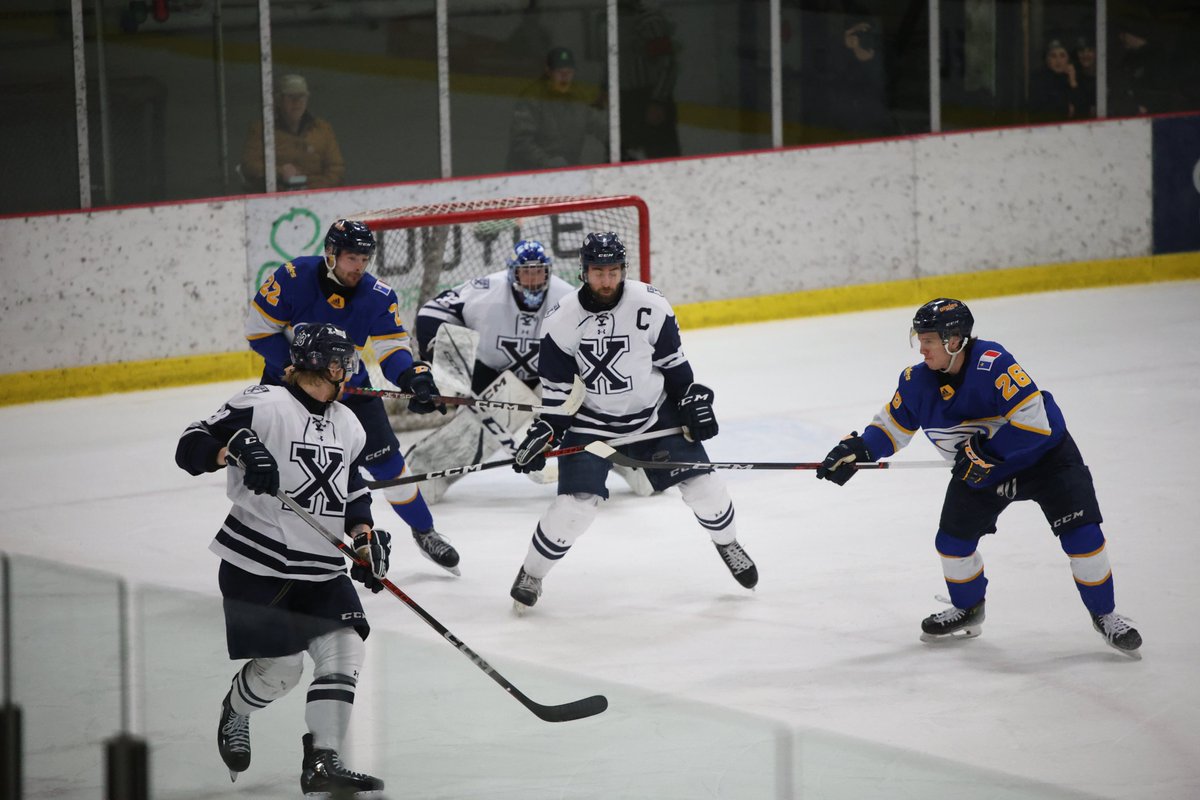 legern_'s tweet photo. @aiglesbleus @aigles_hockey 5 @StFXAthletics 2 hockey masculin @AUS_SUA samedi soir. Moncton mène série demi-finale 2 à 0 en 3 de 5, 3e joute mardi à Antigonish. 2 buts de Jacob Dion, Rémy Angelhart, Jeremy Lapointe, et Yannic Bastarache. Belle performance gardien Olivier Adam. https://t.co/dkbOljkERw