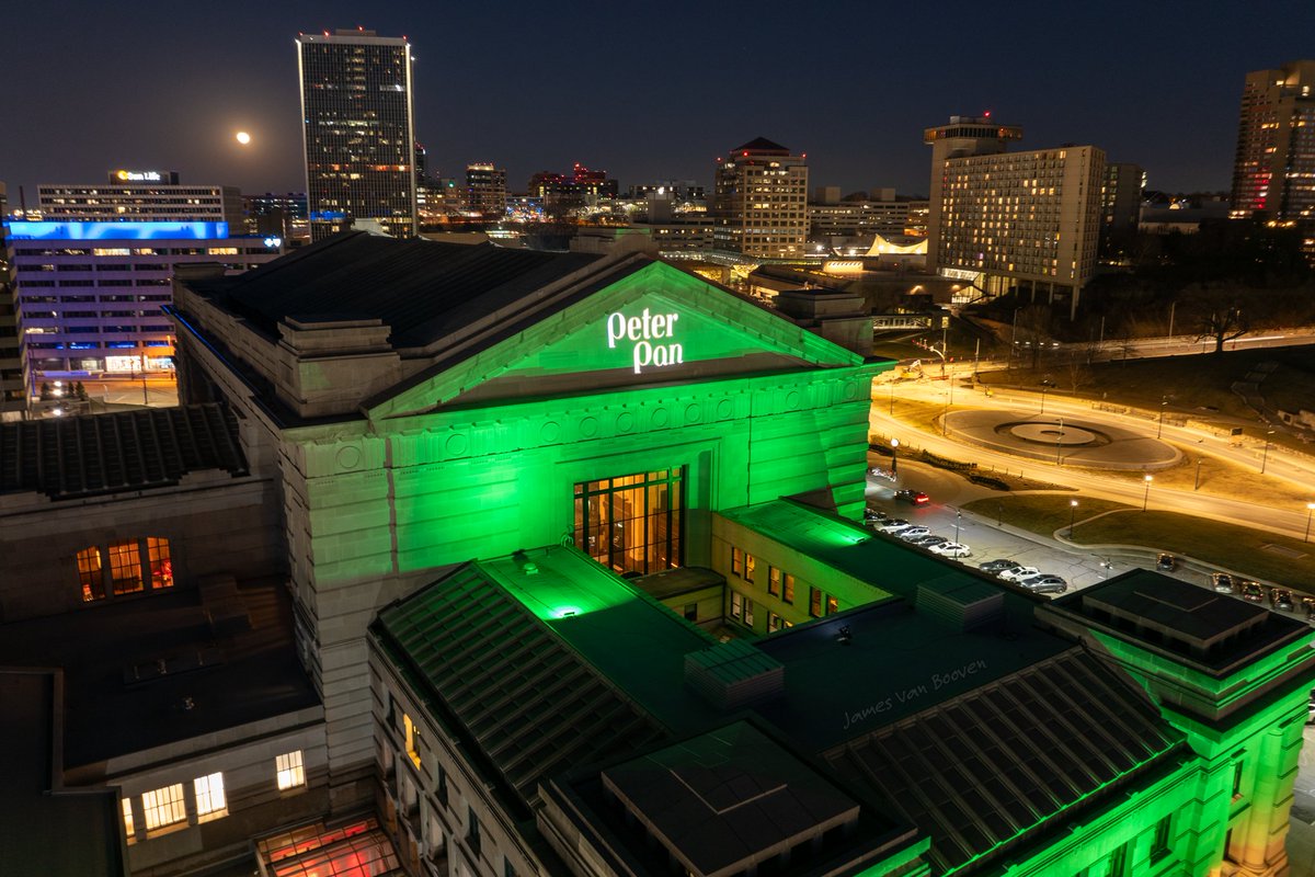 UnionStationKC's tweet photo. Tonight, we light Union Station to celebrate the @kcballet production of Peter Pan, a classic family adventure.  It’s a combination of pixie dust and ballet – and the magic that fairytales create – that brings this fantastical tale to life. Photos by @JamesDVB https://t.co/9w2xfEoCeK