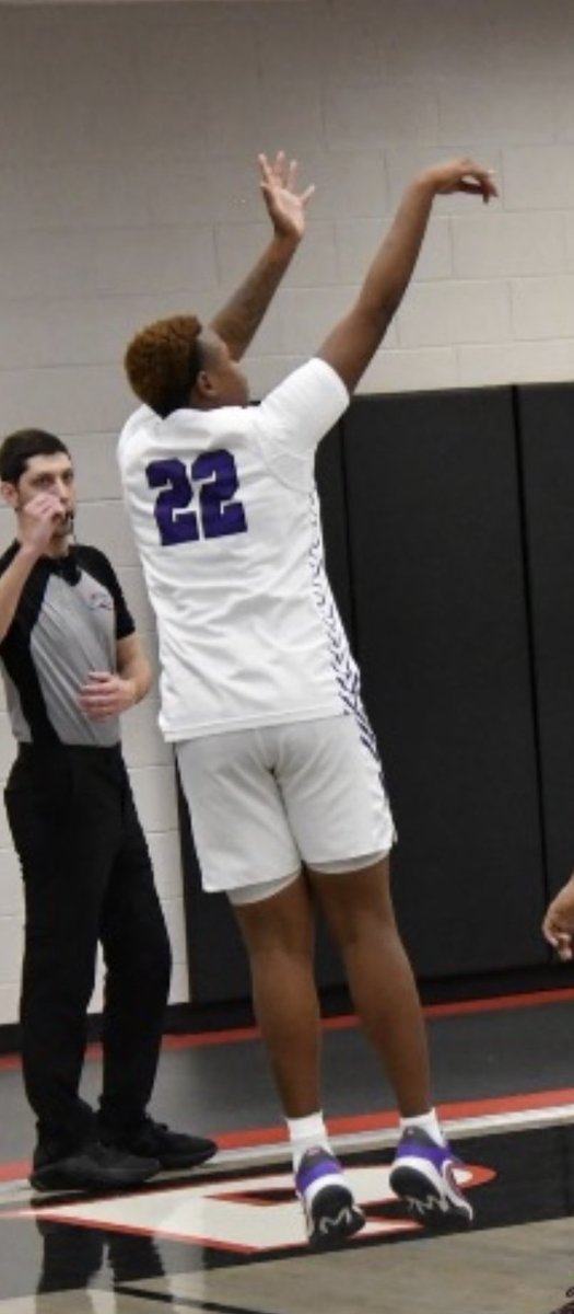 Thank you to our seniors. You went through a rough 4 years but finally made a difference. Thanks for setting the standard. Time to get back to work!! #faMily #Us