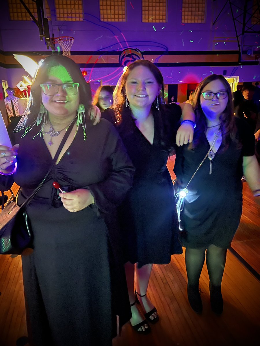 TMGerboth's tweet photo. 💛🖤🪩The 8th Grade Semi Formal was AWESOME! Thank you to our Riverside PTA, our Campus Parents, Deputy Fitzgerald, Stacey Lucas, and our teacher, staff and student volunteers! We love it when our students have a great time and make awesome memories together! 🪩💛#WeAreRiverside https://t.co/tiSaPTd7tB