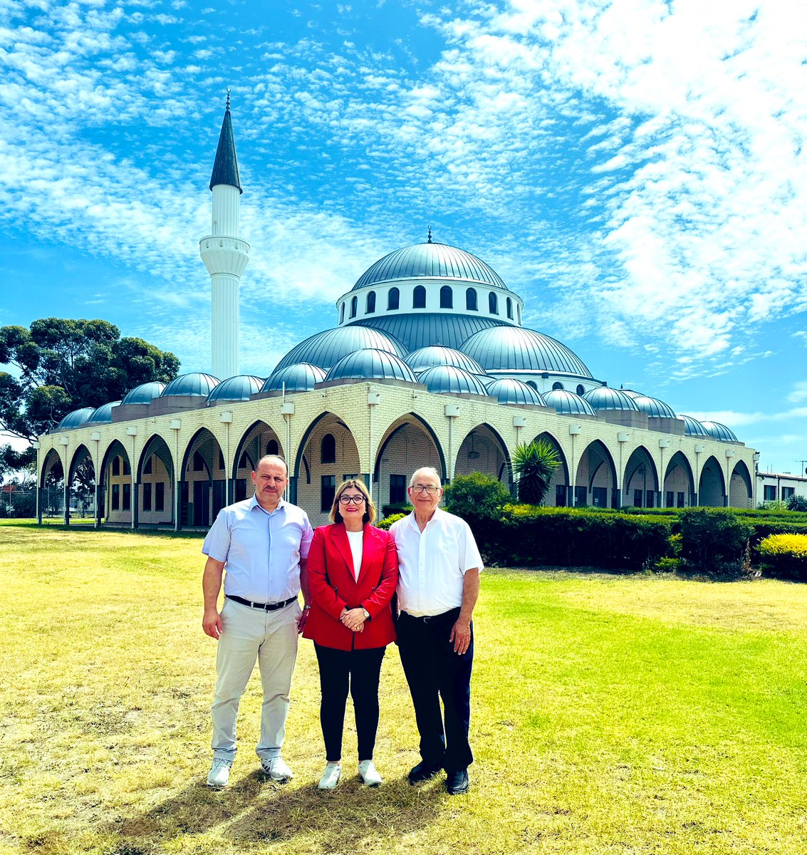 NatalieSuleyman's tweet photo. Happy to visit Sunshine Mosque &amp; talk to Huseyin Hoca Efendi &amp; my good friend Osman Abi

it’s been busy at the mosque with many taking the time to visit and enjoy the warm hospitality. 

Thanks to President Osman Abi &amp; Committee for a great day. Teşekkür ederim!  
 #mosqueopenday https://t.co/kfW60kTlmX