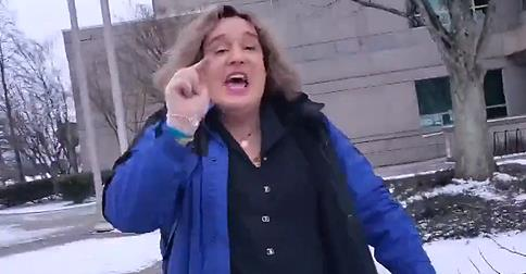 Zeplyn_Labelle's tweet image. #JessicaYaniv
Yeah, like this man suffering some kind of apparent violent psychosis &amp;amp; threatening to sic a service dog on people he doesn't like.