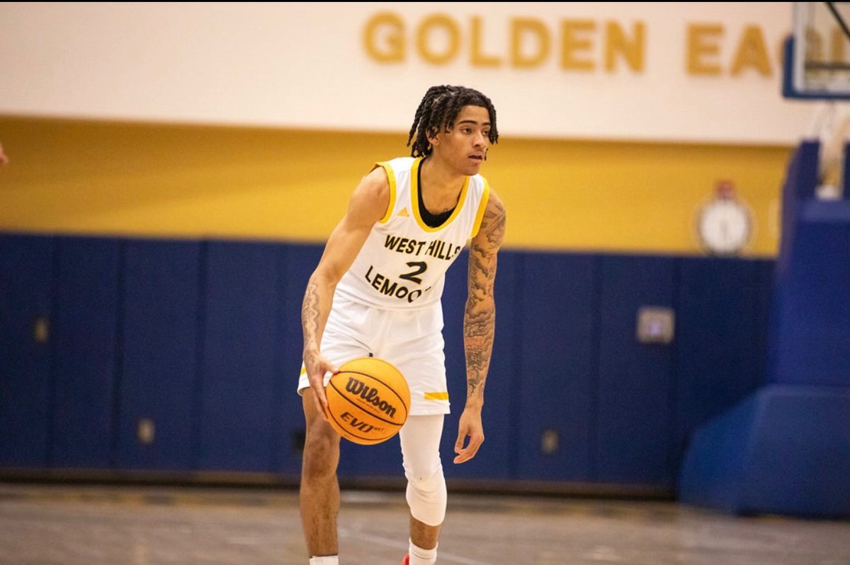 Congratulations to 6”2 sophomore Kesean Bazlie on being named CVC first team, all conference, and first team all defensive. 

Key average 17pts 5ast and 2 stls a game