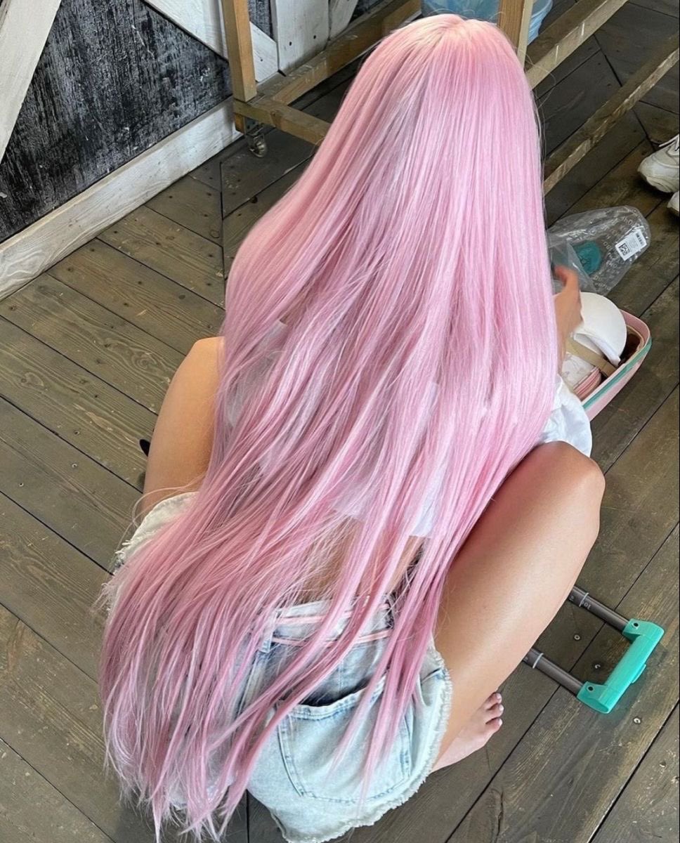 stardripiv's tweet photo. all i want is long, pink hair https://t.co/FFQUpsRDyd