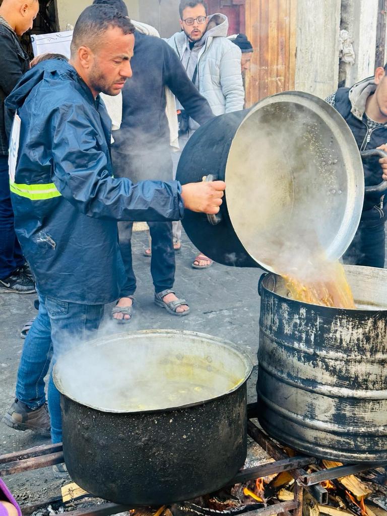 MahmoudGhanemPK's tweet photo. We distributed food for poor families in the Southern Gaza Strip.. We will be forever grateful for the people who made this dream come true. Thanks a lot. https://t.co/qdKRStLzBq