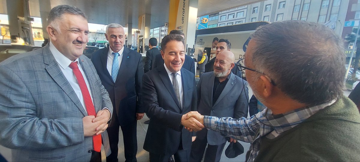 deva_umraniye's tweet photo. Genel Baskanimiz @alibabacan  Ümraniye de halk8miz ile bulustu. Liyakatin ve adaletin temsilcisi her vatandasi DEVA catisi altinda bekliyoruz. @A_HakanAgaoglu @Mimarhasankeles @avidrissahin https://t.co/Jt8hTTX5tr
