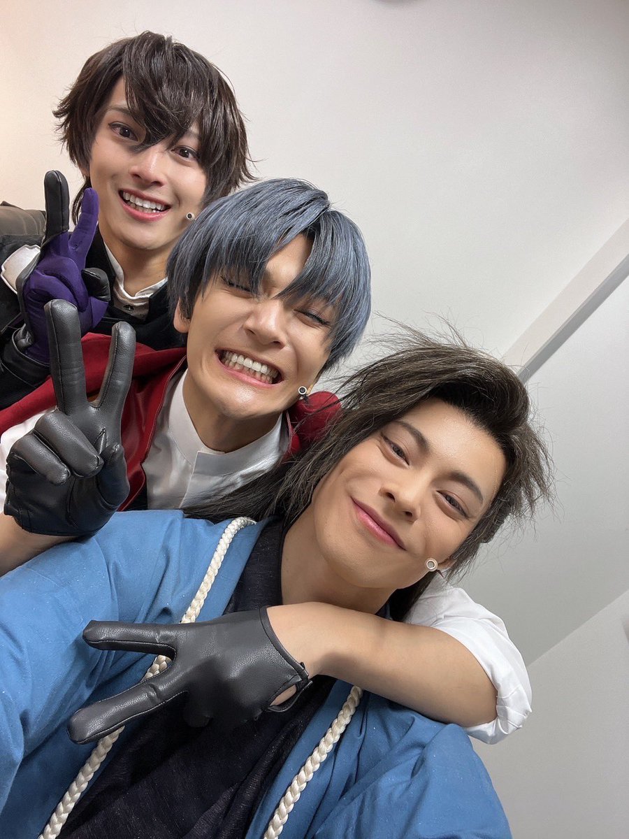 kandai_1021's tweet photo. 明治モダン歌劇「恋花幕明録～前日譚～」大千穐楽終了。
ご来場、ご視聴いただきました皆様、誠にありがとうございました！

最後は座長！斎藤な瑠生と。
そして、新撰組と。

皆様と未来でまたお会いできますように…
#ばくおぺ https://t.co/97Ylj6w8cI