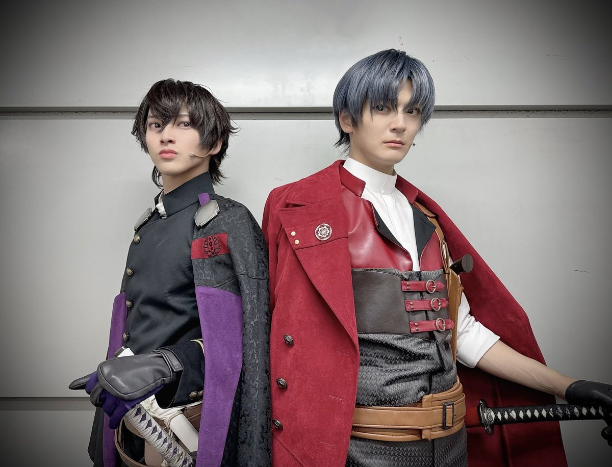 明治モダン歌劇「恋花幕明録～前日譚～」大千穐楽終了。
ご来場、ご視聴いただきました皆様、誠にありがとうございました！

最後は座長！斎藤な瑠生と。
そして、新撰組と。

皆様と未来でまたお会いできますように…
#ばくおぺ