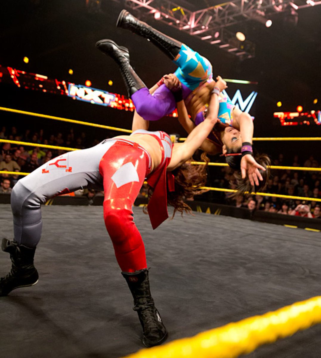 DeadlyAngelo97's tweet photo. Becky Lynch vs Bayley

#StraightFire #LassKicker 🔥🤘
#WWENXT 25/2/15
#NBexT 💛🖤 https://t.co/2daxs1KjUN