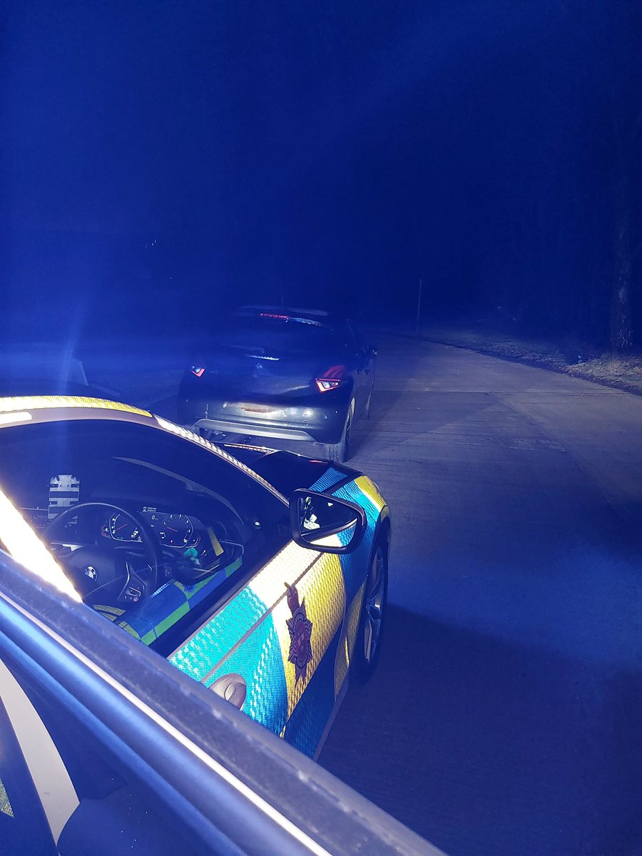 #Chesterfield 

This driver decides to run a red light right in front of the marked police vehicle. It may have been to do with his level of intoxication 

Provided a roadside reading of 93ug/l, nearly three times the legal limit. 

#Fatal4 #DriveToArrive #Gp1