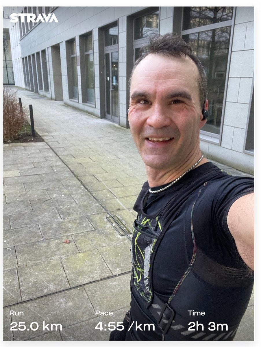 mramcculloch's tweet photo. #byebye02 #25km #halfmarathon #gayrunner
#berlin https://t.co/1MLlck6aaj
