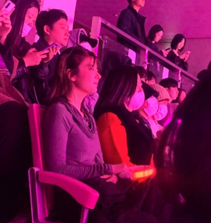 kchartsmaster's tweet photo. Lia attends ITZY’s concert today. https://t.co/ut3YKrppI7