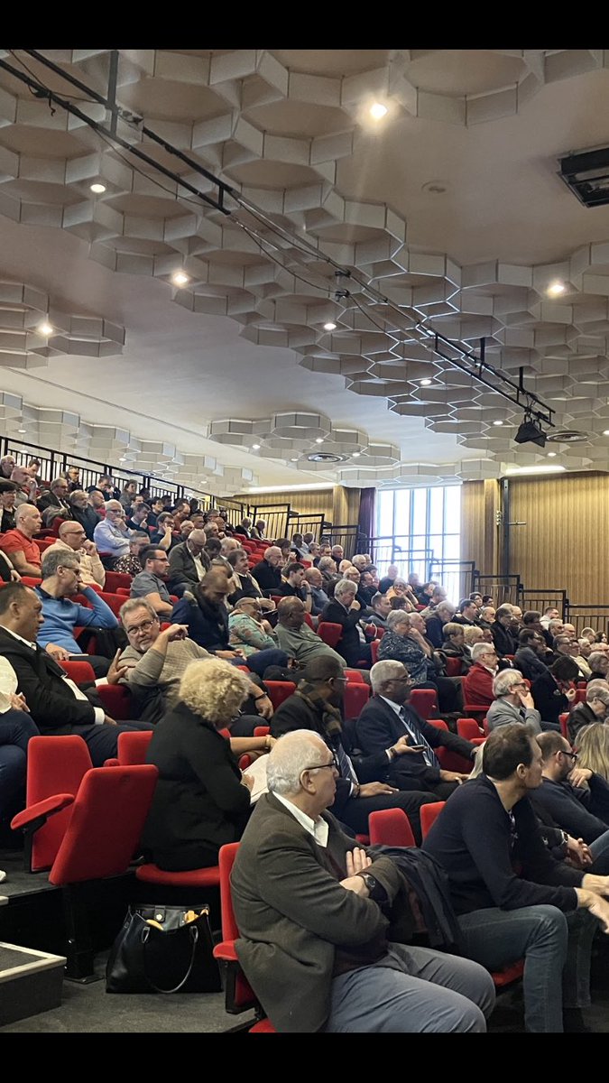 Dernière journée de notre Congrès Fédéral @FFCyclisme à l’espace Flandre d’Hazebrouck par la tenue de notre assemblée générale. Un grand merci à @VBelleval Président de Cœur de Flandre Agglo / maire d’Hazebrouck ainsi qu’à l’ensemble de ses équipes. #CONGRES #HAZEBROUCK