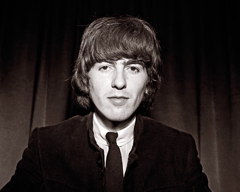 Feliz cumpleaños, George. Tu figura, tu música y tu alma siguen intactas en esta casa. Hoy es un día especial. @GeorgeHarrison