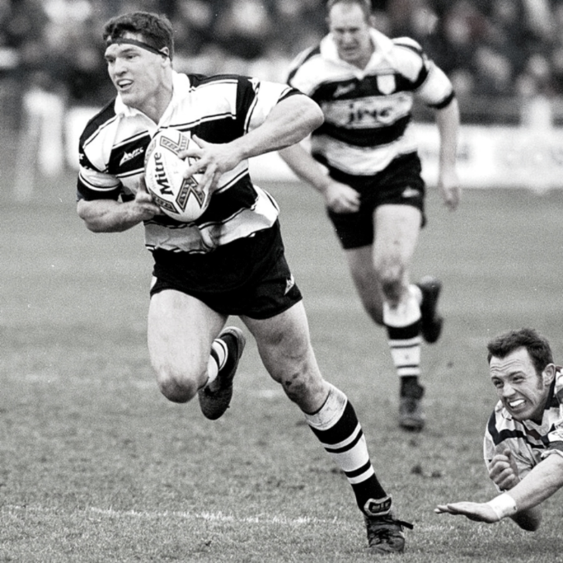 hullfcofficial's tweet photo. Today marks four years since the sad passing of former player Adam Maher ❤️

Adam was cruelly taken by Motor Neurone Disease at the age of 47 - you can support @mndassoc with a donation to help continue their key research and support of those within the MND community.

⚫️⚪️ #COYH