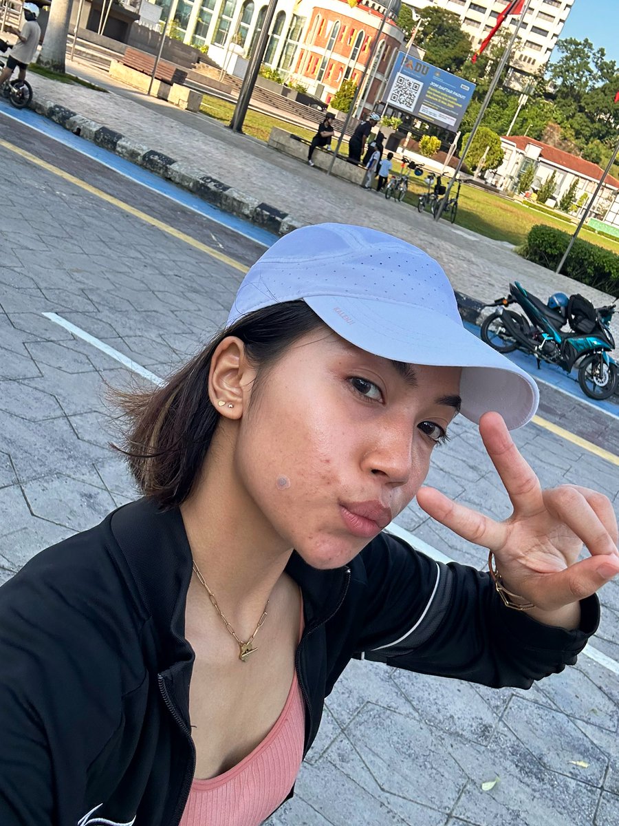 _biex_neng's tweet photo. Run. Selfie. Makan. 💖 https://t.co/YdcZHwjVbr