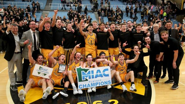 .<a href="/Gustavus_MBB/">Gustavus Basketball</a> claimed its first MIAC Playoff Championship since 2005, winning 72-71 over Hamline in front of a full house at Gus Young Court, advancing to the NCAA Tourney for the first time since 2012

Recap: gogusties.com/news/2024/2/24…

#GoGusties | #d3hoops