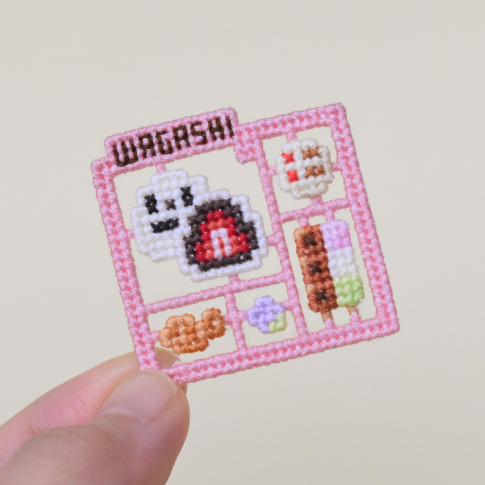 前回に続いて、トーストと和菓子プラモを作りました。栄養バランスを気にしてしまったり、パズルのように配置に悩んだりしました。いちご大福がお気に入りです。 #クロスステッチ #ビニールキャンバス