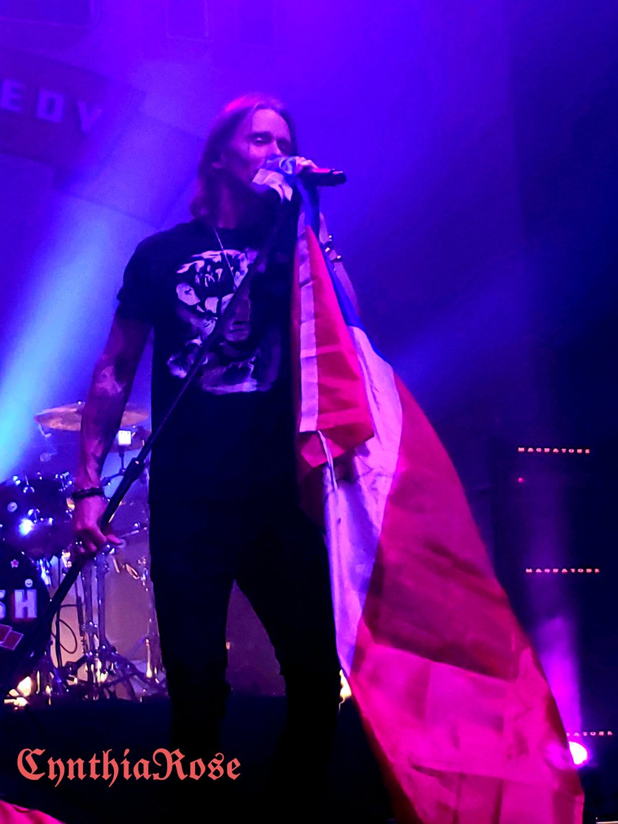 Cyn_Rose's tweet photo. @smkcchile @SlashChile @AFNChile @MylesKennedy 🇨🇱🇨🇱 https://t.co/WVlYv1N1F3