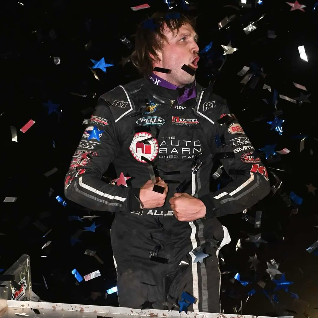 AcrossTheGroove's tweet photo. A first time winner welcomed to victory lane as @JacobAllen1a held on for the win at @GoldnIslesSpdwy for the finale of #DeucesWild with the @HighLimitRacing series! #HighLimitSeries #HighLimitRacing #BabyShark #JacobAllen #SharkRacing #ChompChomp
Photo Credit: Junior Anthony https://t.co/QdOjJhKh4t