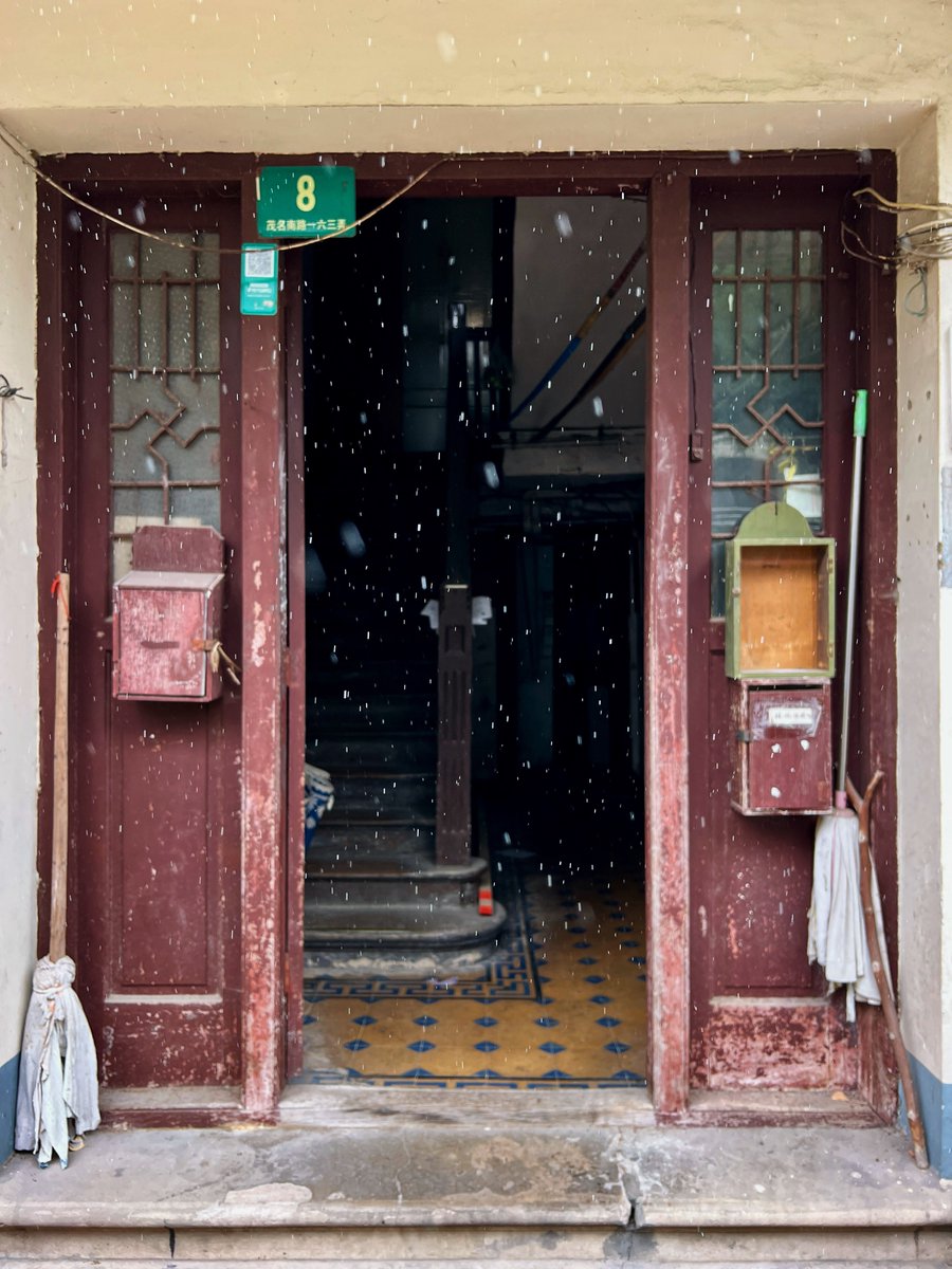 axin_sh's tweet photo. 雪＆古建物の景色を求めて〜。上海旧フランス租界・茂名南路界隈。 https://t.co/VWpCaEEnEO