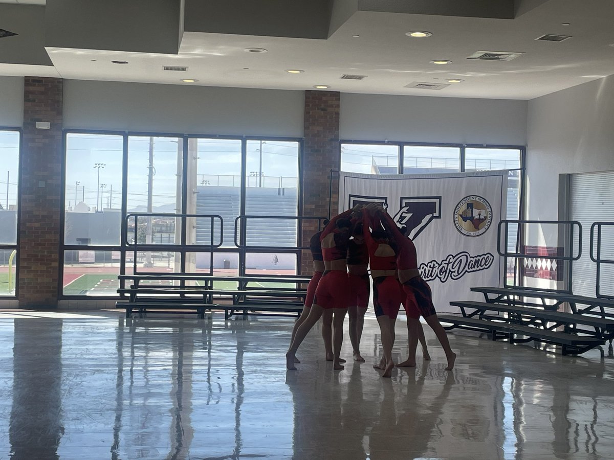 HanksDance's tweet photo. Congratulations Silhouettes! They placed in all entered categories. They performed their hearts out. Onto tomorrows comp and last comp locally. 
🥈Jazz
🥈Hip Hop
🥈 Open
🥈 Pom 
🥉Kick
Proud Coach! Thank you @HanksCheer @HHSCarrasco for your support! https://t.co/qniEwkBxzU