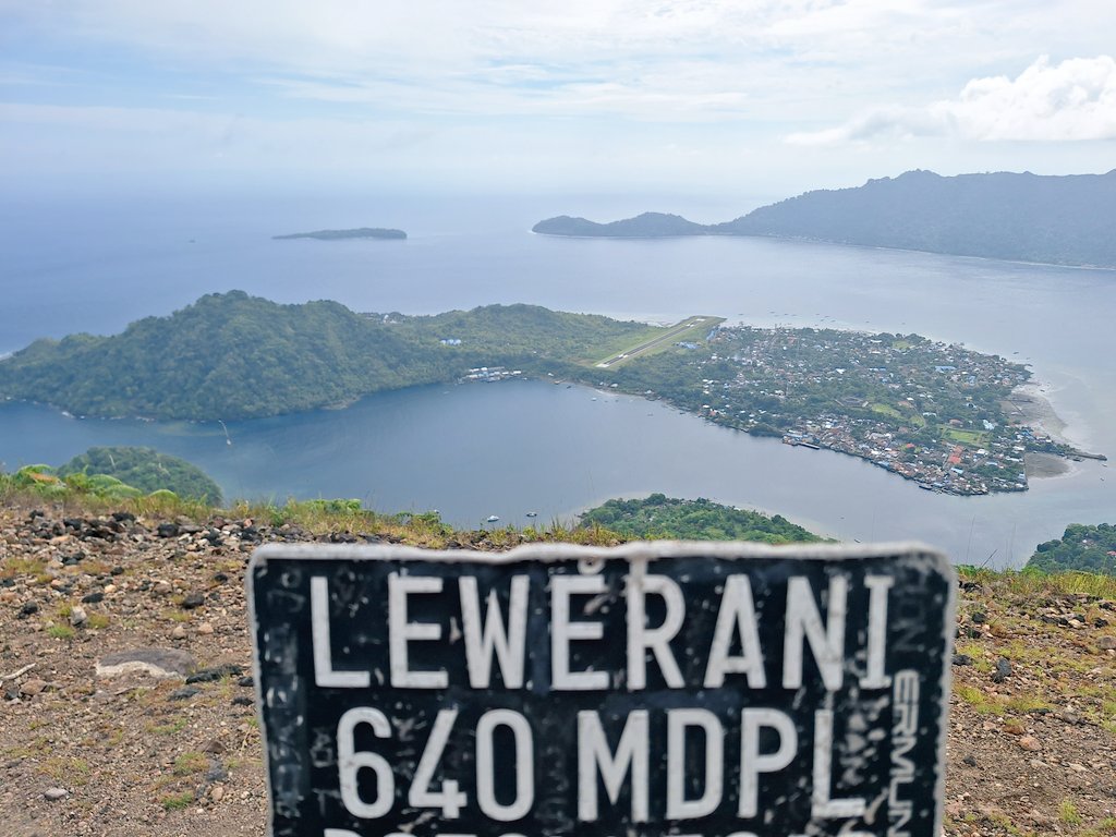 Sudah bertugas 2 thn lebih di Pulau Banda, hari ini baru sempat naik Gunung Api Banda Naira.