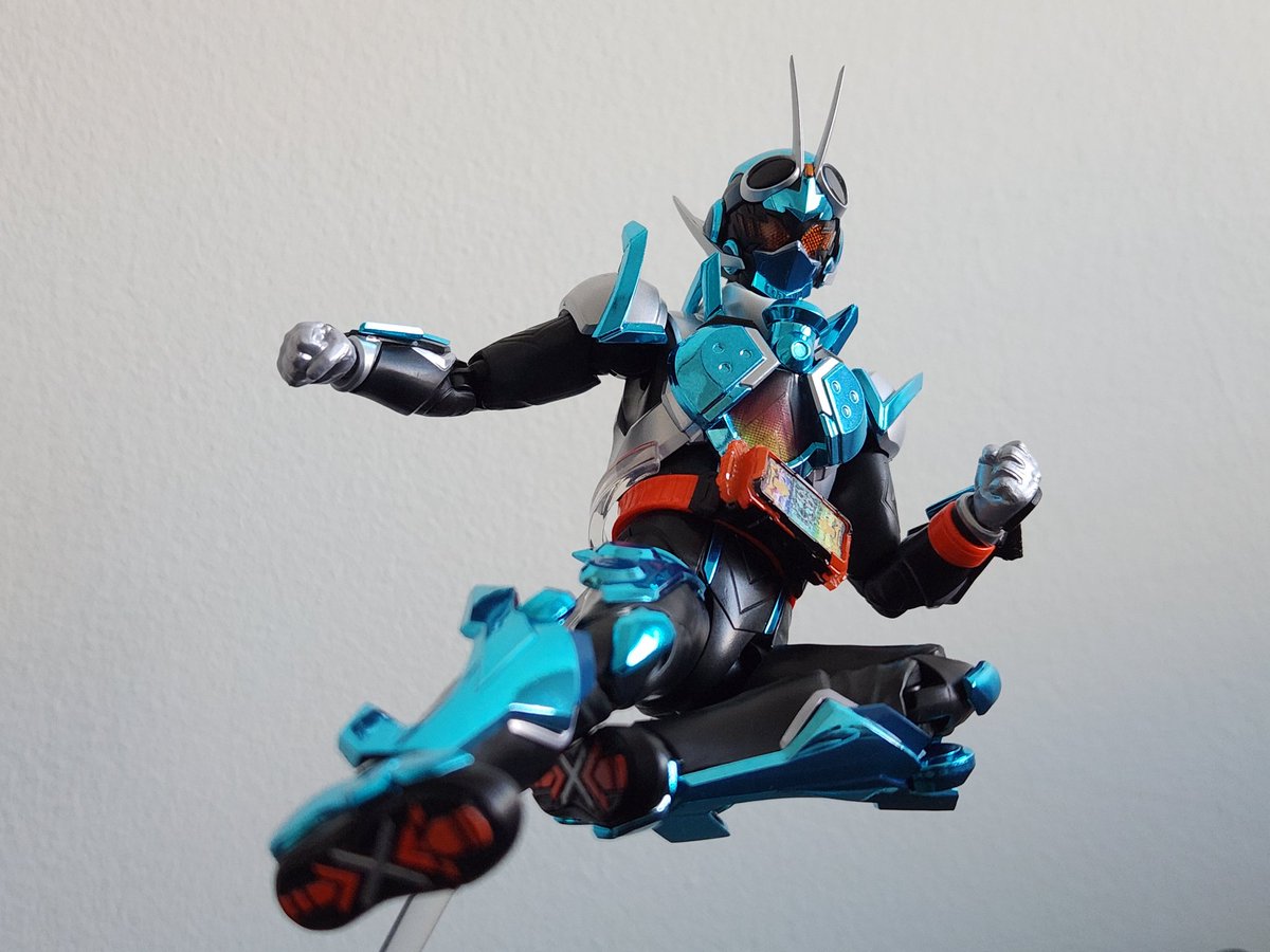 SHF Gotchard came in on Friday, and have loved posing it ever since!

#SHFiguarts #t_shf #KamenRiderGotchard #仮面ライダーガッチャード