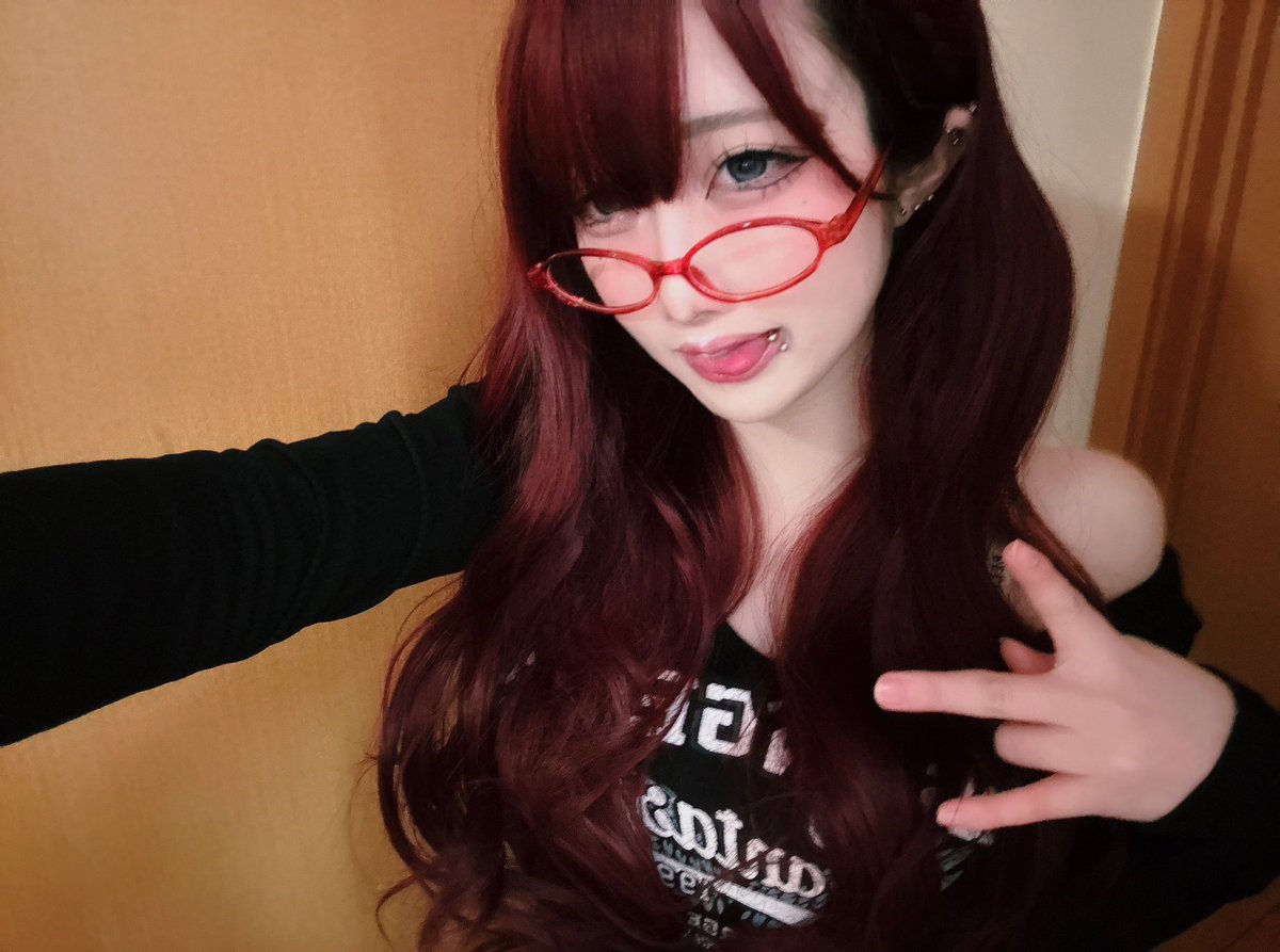 pastaUo_oU's tweet photo. かなり自分の癖詰め込ん���メイクしてみた https://t.co/OkLMnP7qsz