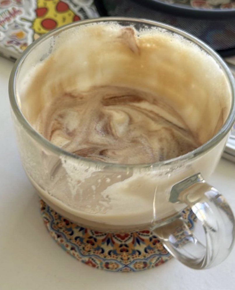 ncxdcymjg's tweet photo. la vida pide mucho y yo solo quiero un café hecho por Poché https://t.co/xYBuTkQ6dr