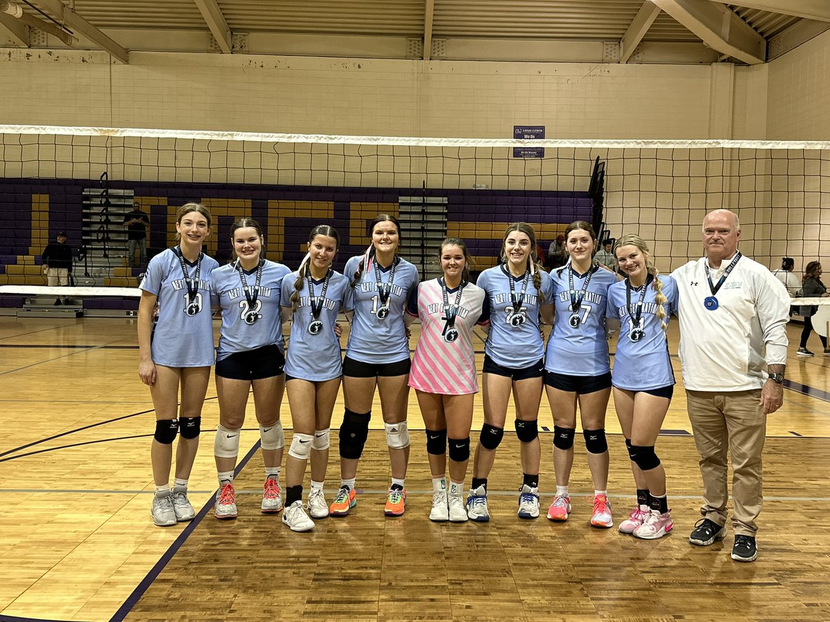 myleeswitcherr's tweet photo. Had another great weekend of volleyball! We played some very talented teams. Went 5-0 and won gold! https://t.co/06FAcZkFjS