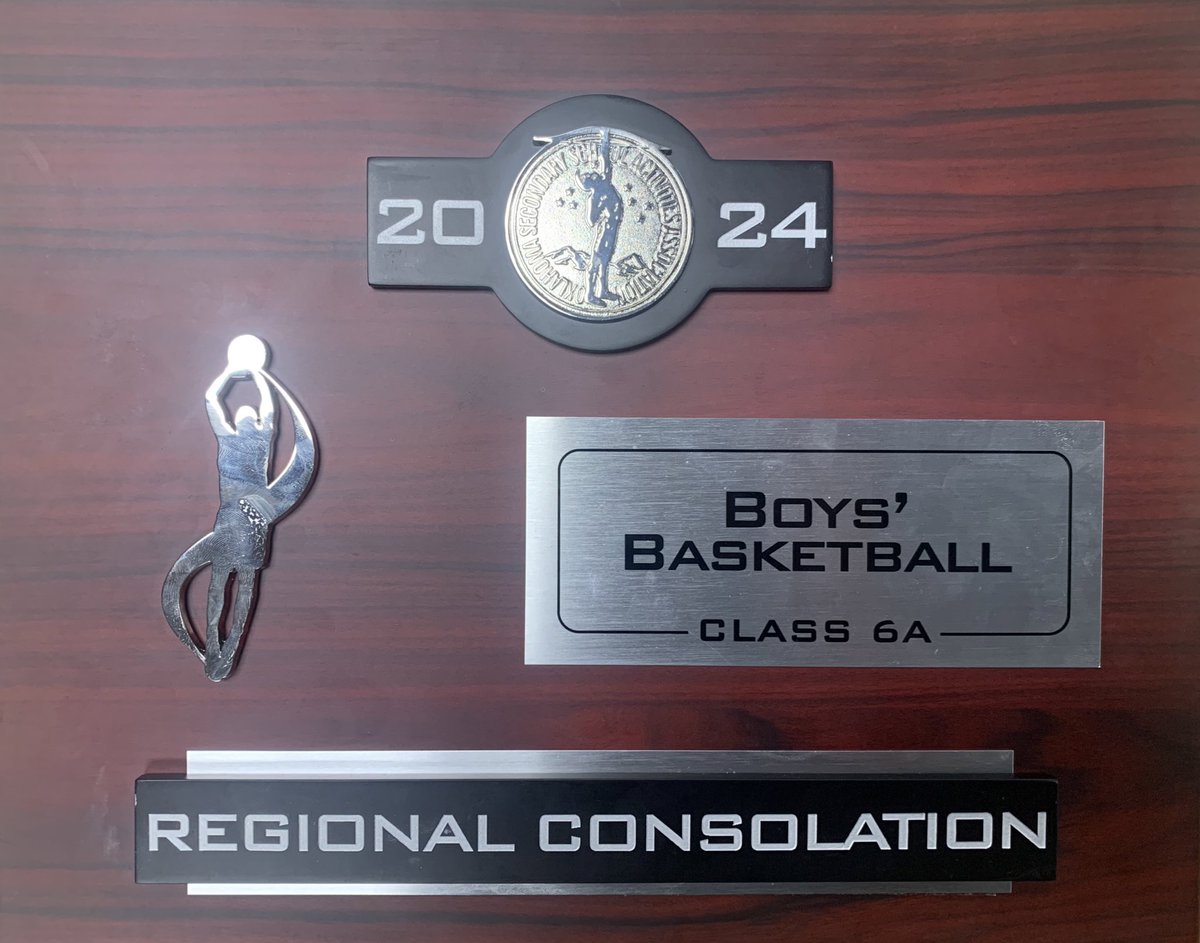 CoachStogsdill's tweet photo. ‼️A GREAT TEAM EFFORT TONIGHT‼️
We get to practice another week!!!! 🏀 #Sweet16 
Very Happy for this group of guys. Especially our 5 seniors. 
#TogetherSaberStrong https://t.co/oMgBGTcpbH