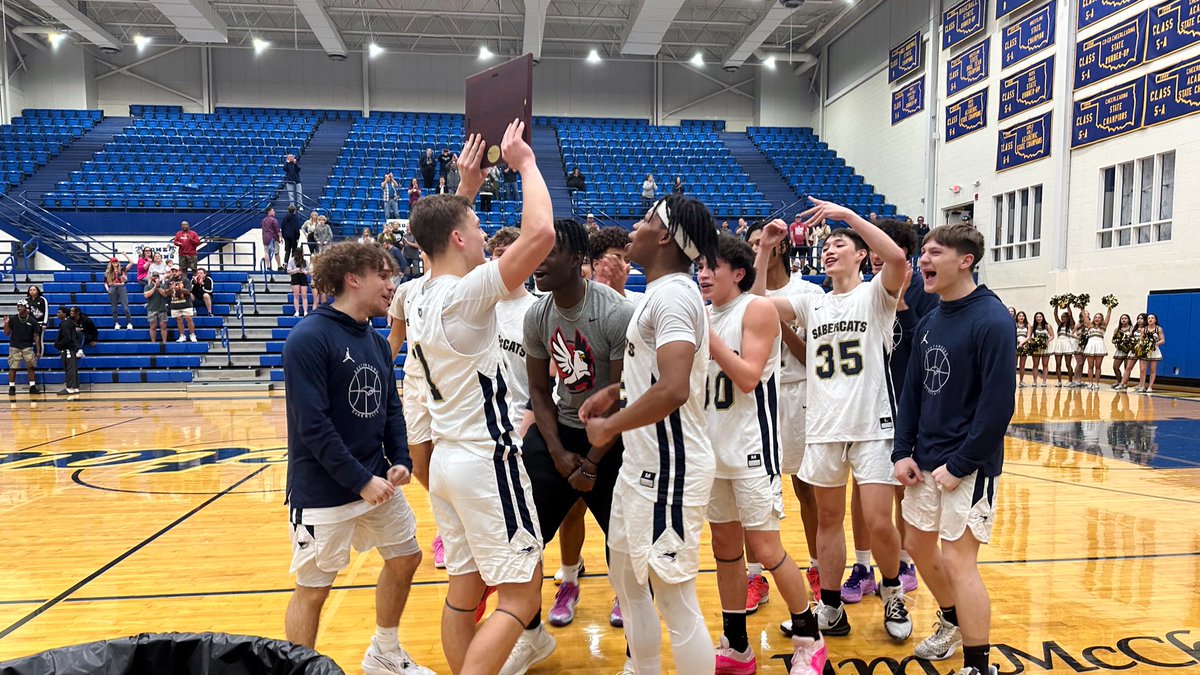 CoachStogsdill's tweet photo. ‼️A GREAT TEAM EFFORT TONIGHT‼️
We get to practice another week!!!! 🏀 #Sweet16 
Very Happy for this group of guys. Especially our 5 seniors. 
#TogetherSaberStrong https://t.co/oMgBGTcpbH
