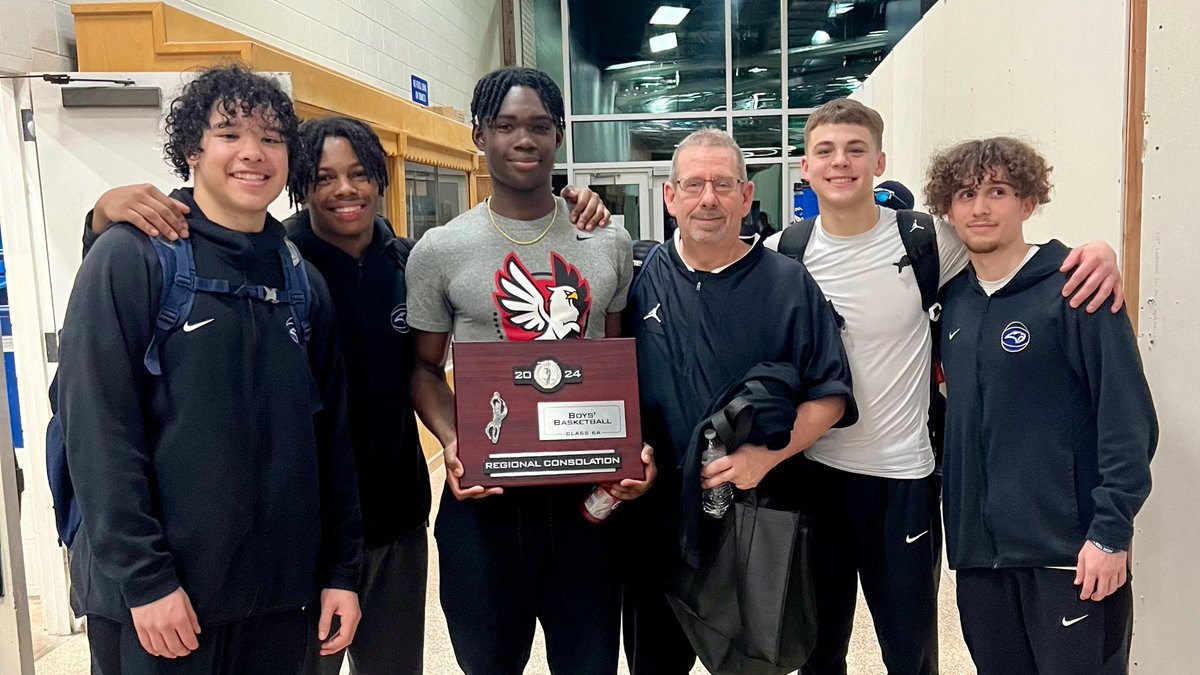 CoachStogsdill's tweet photo. ‼️A GREAT TEAM EFFORT TONIGHT‼️
We get to practice another week!!!! 🏀 #Sweet16 
Very Happy for this group of guys. Especially our 5 seniors. 
#TogetherSaberStrong https://t.co/oMgBGTcpbH