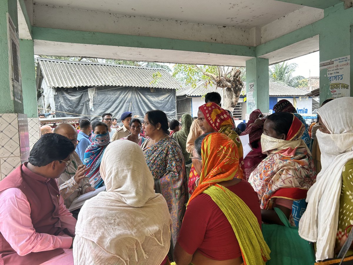 Shri Ananta Nayak, Hon’ble Vice Chairperson (Acting), NCST with Tribal Women Victims of Atrocities during Commission Visit to Sandeshkhali, 24 Parganas North District, West Bengal on 22.02.2024. #NCST @Anantanayak_ @PIB_India @PIBKolkata @MundaArjun @PMOIndia @PIBTribal
